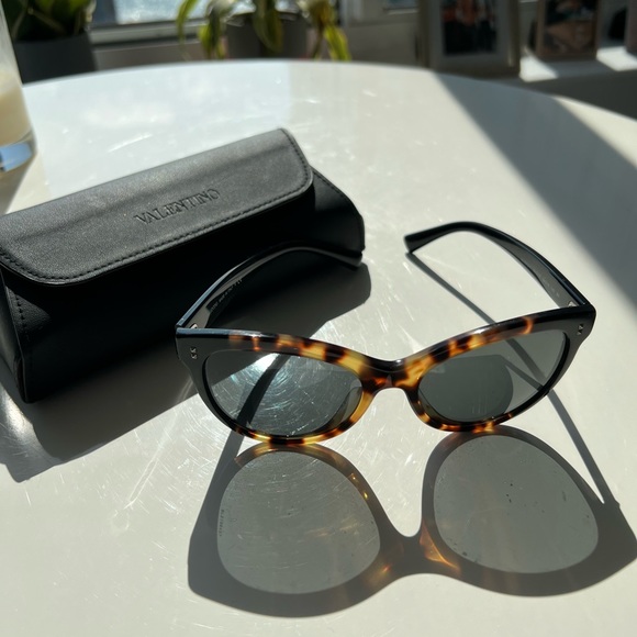 Valentino sunglasses - Picture 2 of 3
